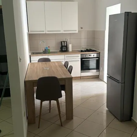 아파트 Apartman 1